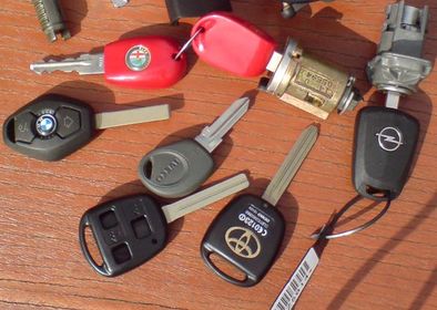 kluczyki samochodowe i wkładki do zamków